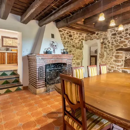 Masia Garriga, Casa Principal بيت للعطل *